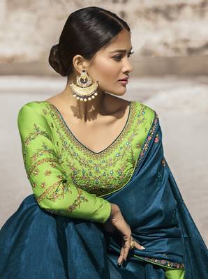 Teal Embroidered Silk Blend Saree With Blouse 3