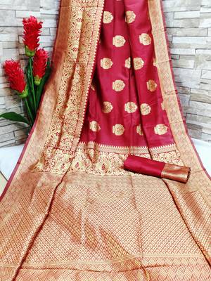 Red Woven Banarasi Saree With Blouse 1