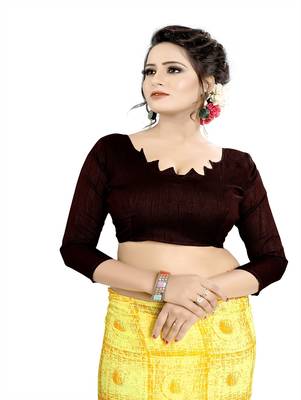 Yellow printed georgette saree with blouse 4