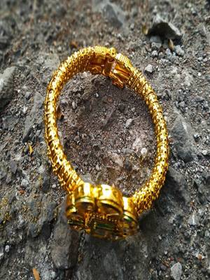 Gold bangles-and-bracelets 2