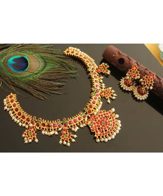 Beautiful Gold Tone Kemp Green Necklace Set  1