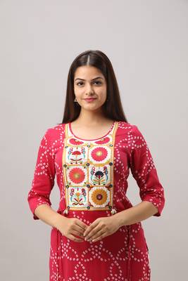 Women's Maroon Silk Cotton Bandhej Printed Straight Kurta 4