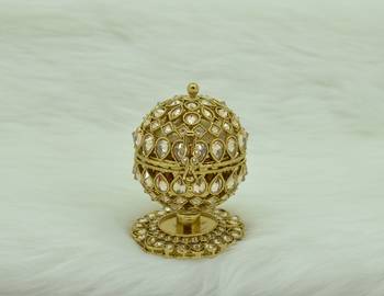 Gold cubic zirconia jewellery-box 5
