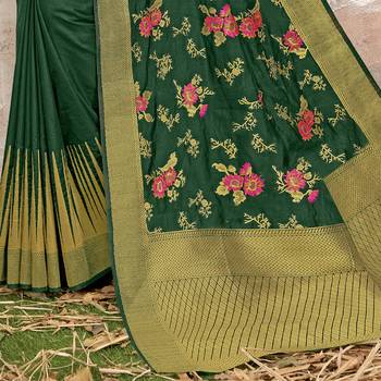 Green woven Silk blend saree with blouse 3