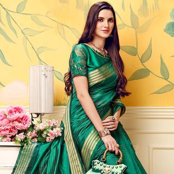 Green woven Silk blend saree with blouse 2