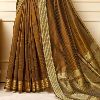 Brown woven Silk blend saree with blouse 3