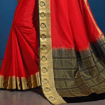 Red woven Silk blend saree with blouse 3