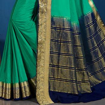 Green woven Silk blend saree with blouse 3
