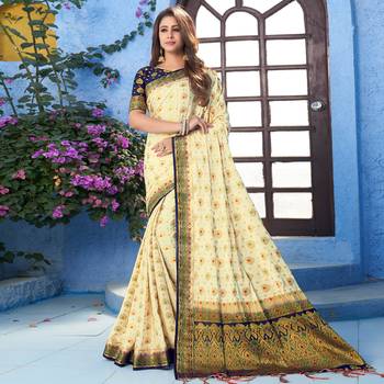 off white woven Silk blend saree with blouse 1