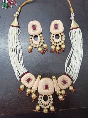 Beige necklaces 2