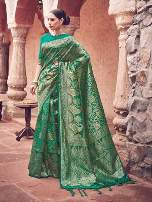 Green woven art silk saree with blouse 1