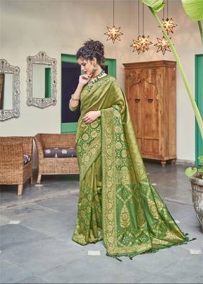 Green woven art silk saree with blouse 1