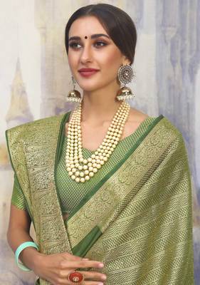 Green woven art silk saree with blouse 2