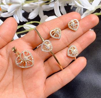 Gold diamond necklaces 1