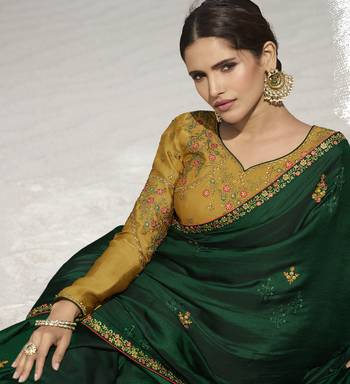 Dark Green Embroidered Silk Blend Saree With Blouse 3