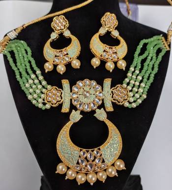 Green necklaces 1