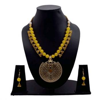 Yellow Pearl Necklaces 1