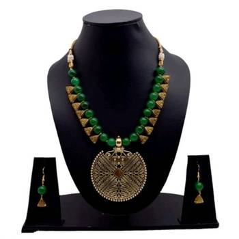 Green Pearl Necklaces 1