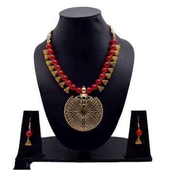 Red Pearl Necklaces 1