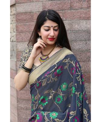 Black Woven banarasi saree with blouse 5