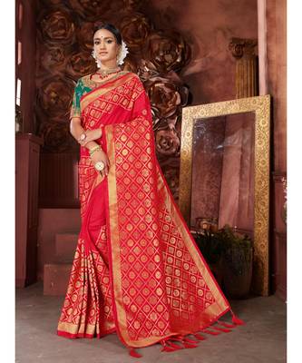 Red Woven banarasi saree with blouse 1