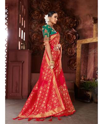 Red Woven banarasi saree with blouse 4