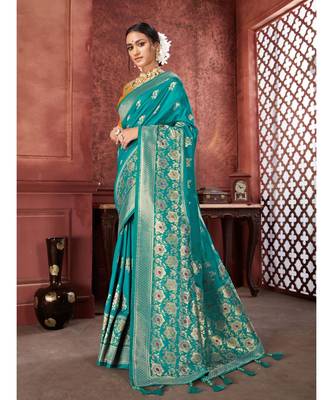 Green Woven banarasi saree with blouse 2