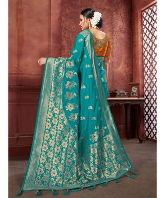 Green Woven banarasi saree with blouse 3