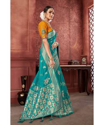 Green Woven banarasi saree with blouse 4