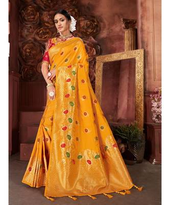 Yellow Woven banarasi saree with blouse 1