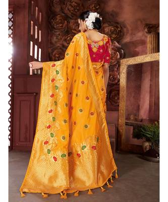 Yellow Woven banarasi saree with blouse 3