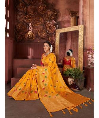 Yellow Woven banarasi saree with blouse 5