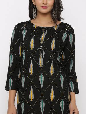 Women's Black Rayon Self Design Straight Kurta 4