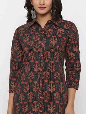 Women's Black Cotton Self Design Shirt Style Straight Kurta 4