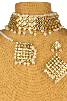 White Copper Kundan Gold Plated Necklace with Earring & Mang Tika