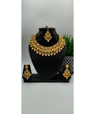 Women Gold-Plated & Off-White Kundan & Pearl Embellished Jewellery Set 2