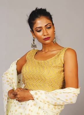 Sleaveless Golden Blouse With Bow 1