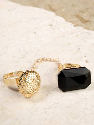 Black coloured stone rings 1