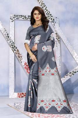 Grey Woven Kanjivaram Silk Saree With Blouse 3