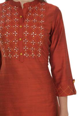 Womens Embroidered Straight Polly Silk Kurta 4
