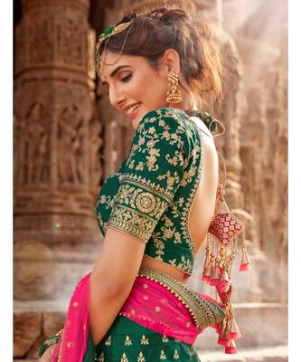 Bottle Green Colour Handloom Silk Lehenga Choli With Pink Colour Net Dupatta 3