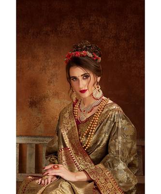 Gold woven blended silk kanchipuram saree with blouse 4
