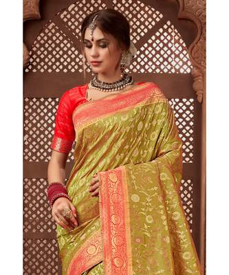 Green woven blended silk banarasi saree with blouse 3