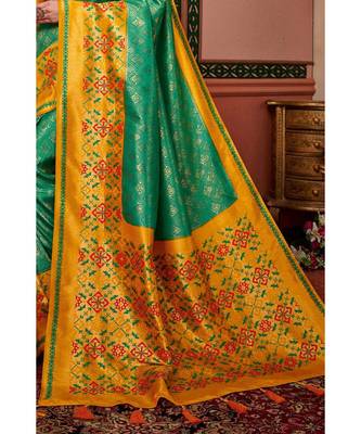 Green woven blended silk kanjivaram saree with blouse 3