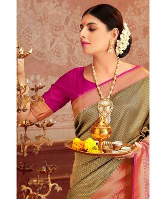 green woven blended silk kanjivaram saree with blouse 3