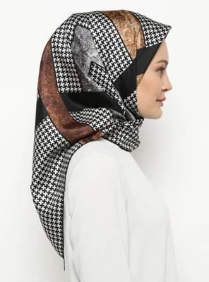 Women'S Festive Wear Printed Satin Silk Square Scarf 1