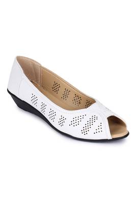 Beautiful White slip on flat sandals  3