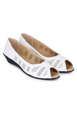 Beautiful White slip on flat sandals  5