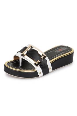 Shezone Beautiful black  toe separator   flat forms sandals  4
