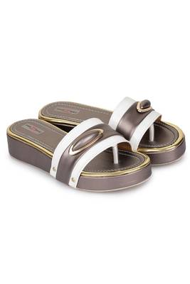 Shezone Beautiful brown  toe separator   flat forms sandals  1